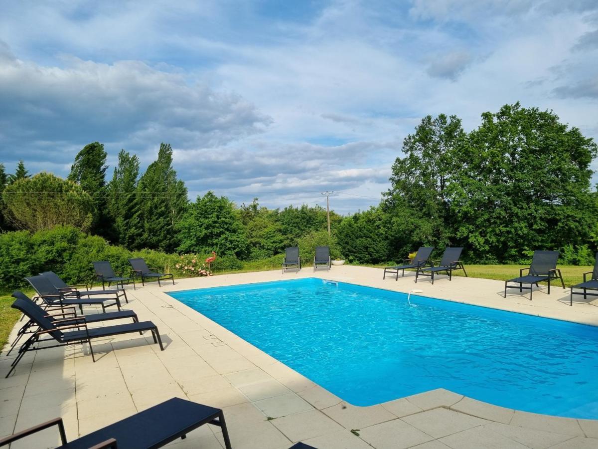 Au Perigord Noir Hotel Hautefort Екстериор снимка