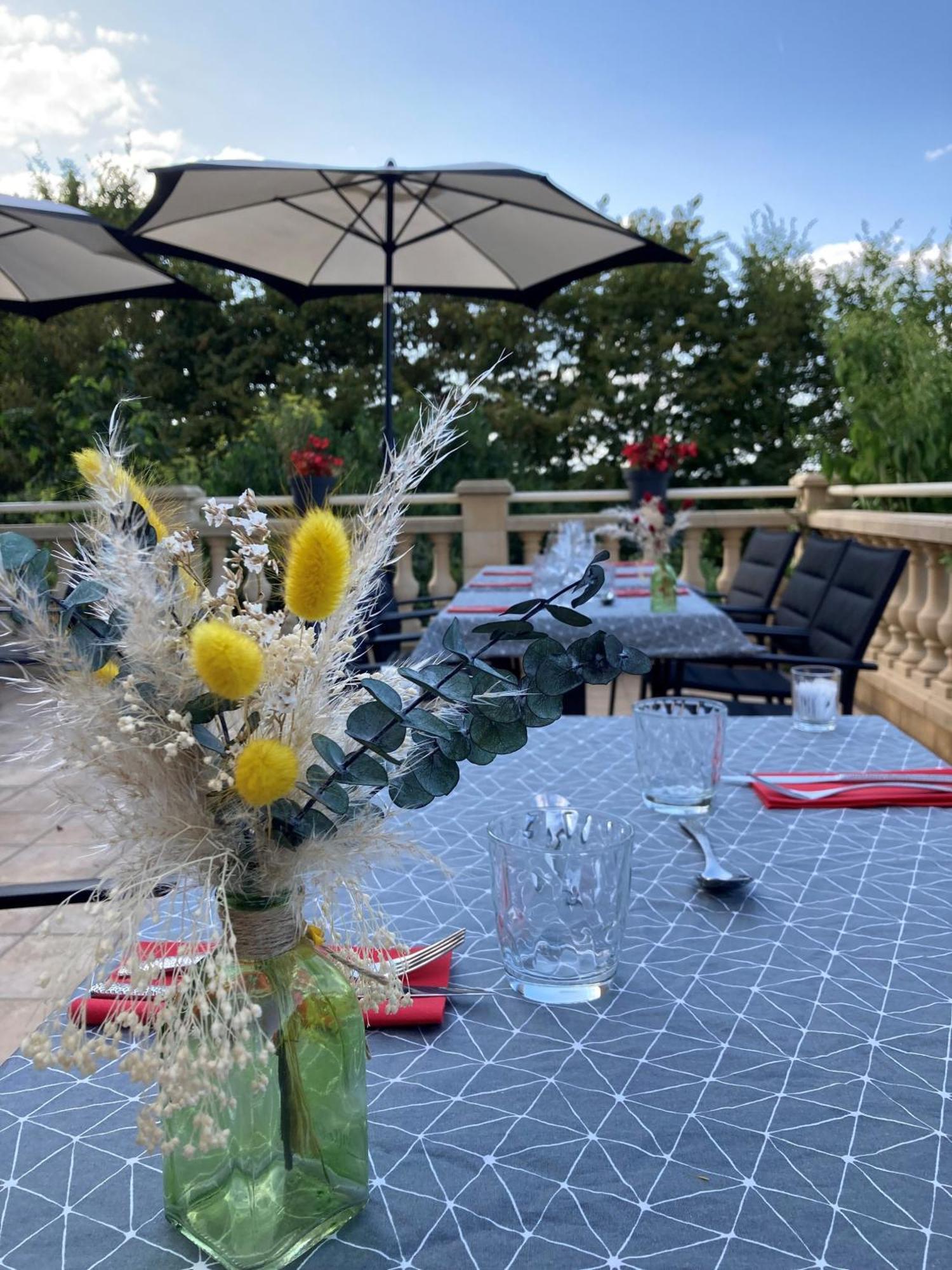 Au Perigord Noir Hotel Hautefort Екстериор снимка