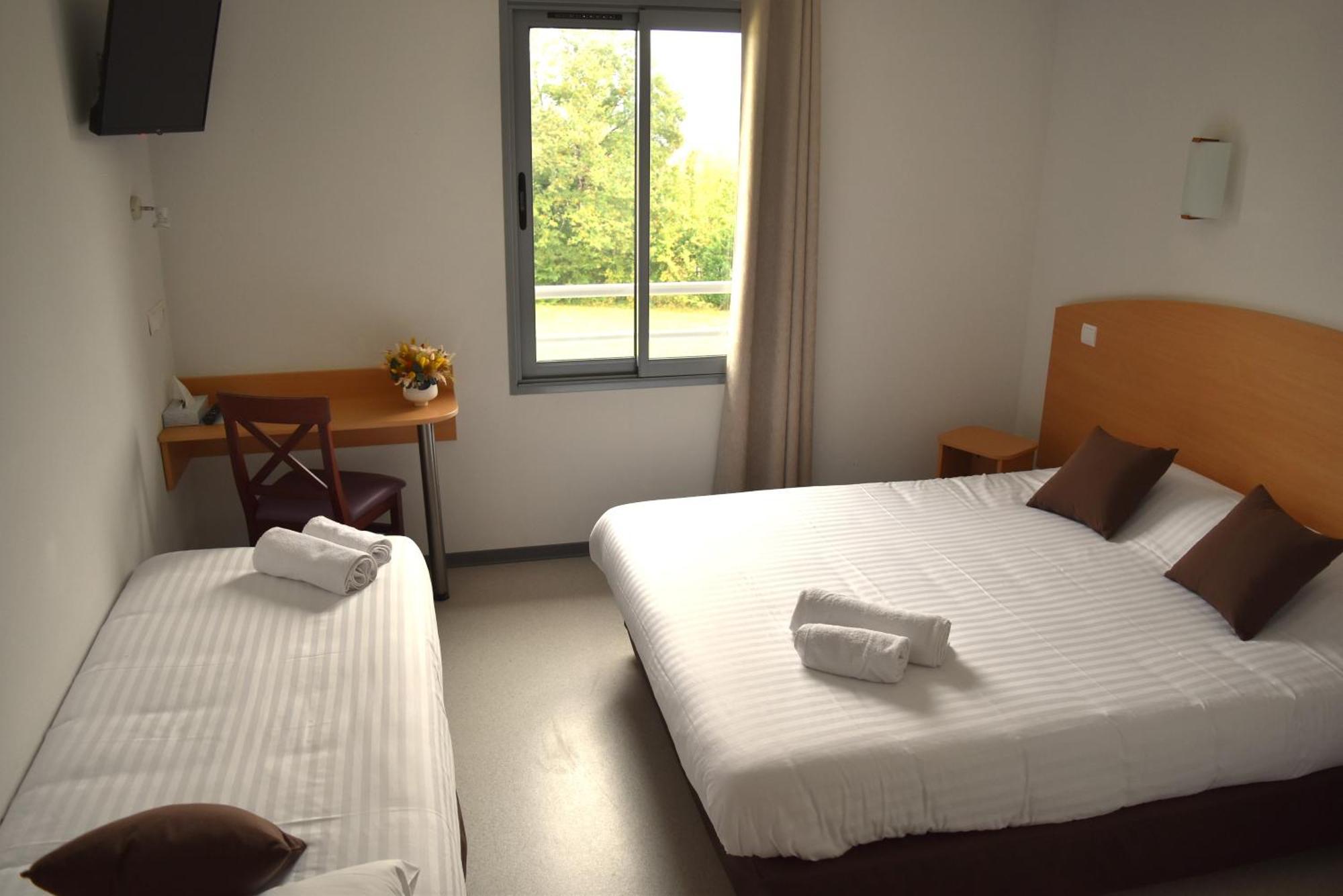 Au Perigord Noir Hotel Hautefort Екстериор снимка