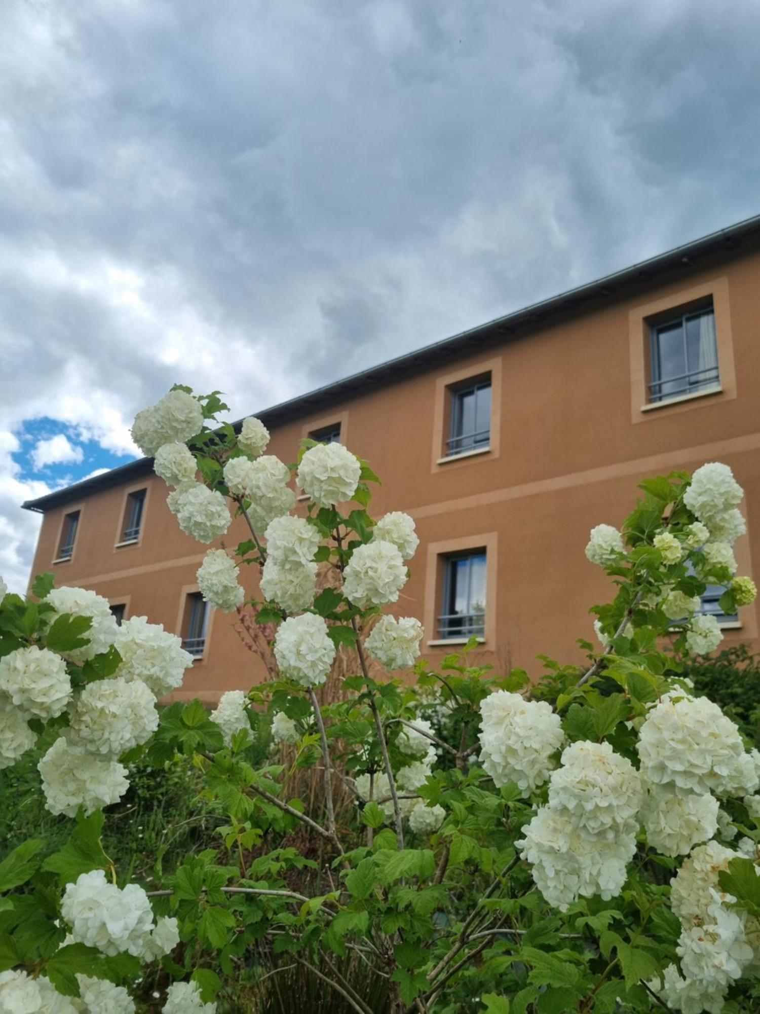 Au Perigord Noir Hotel Hautefort Екстериор снимка
