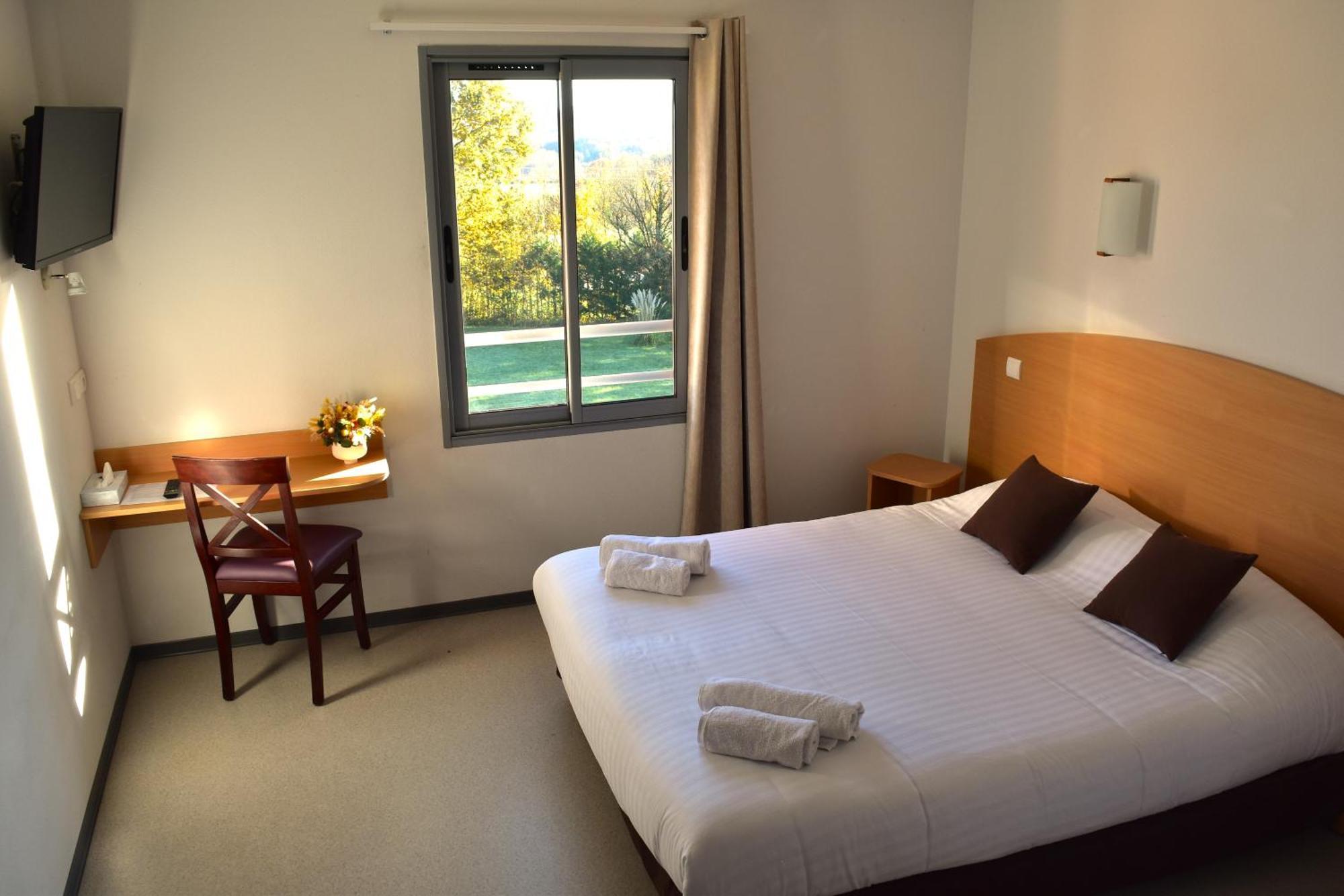 Au Perigord Noir Hotel Hautefort Екстериор снимка