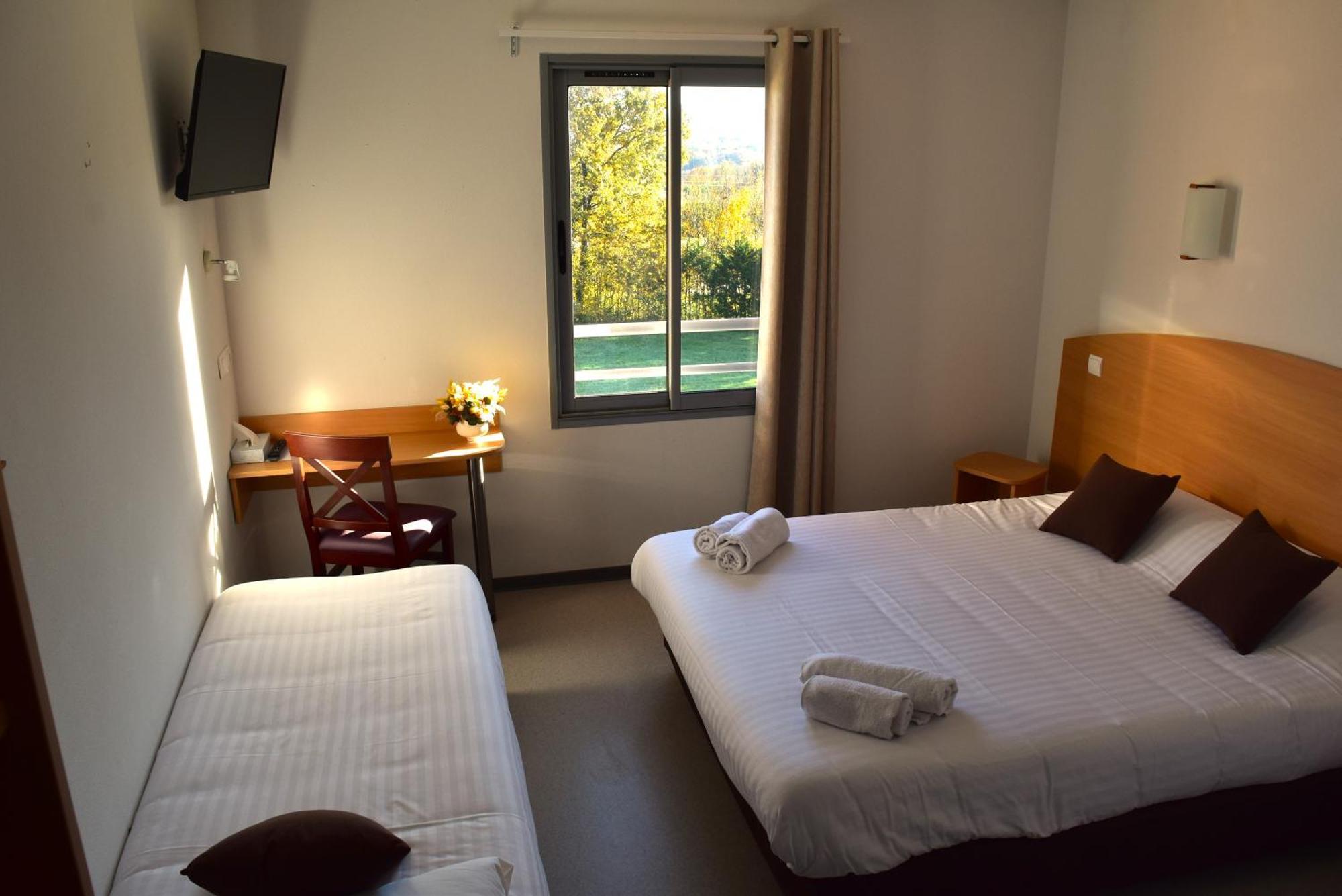 Au Perigord Noir Hotel Hautefort Екстериор снимка