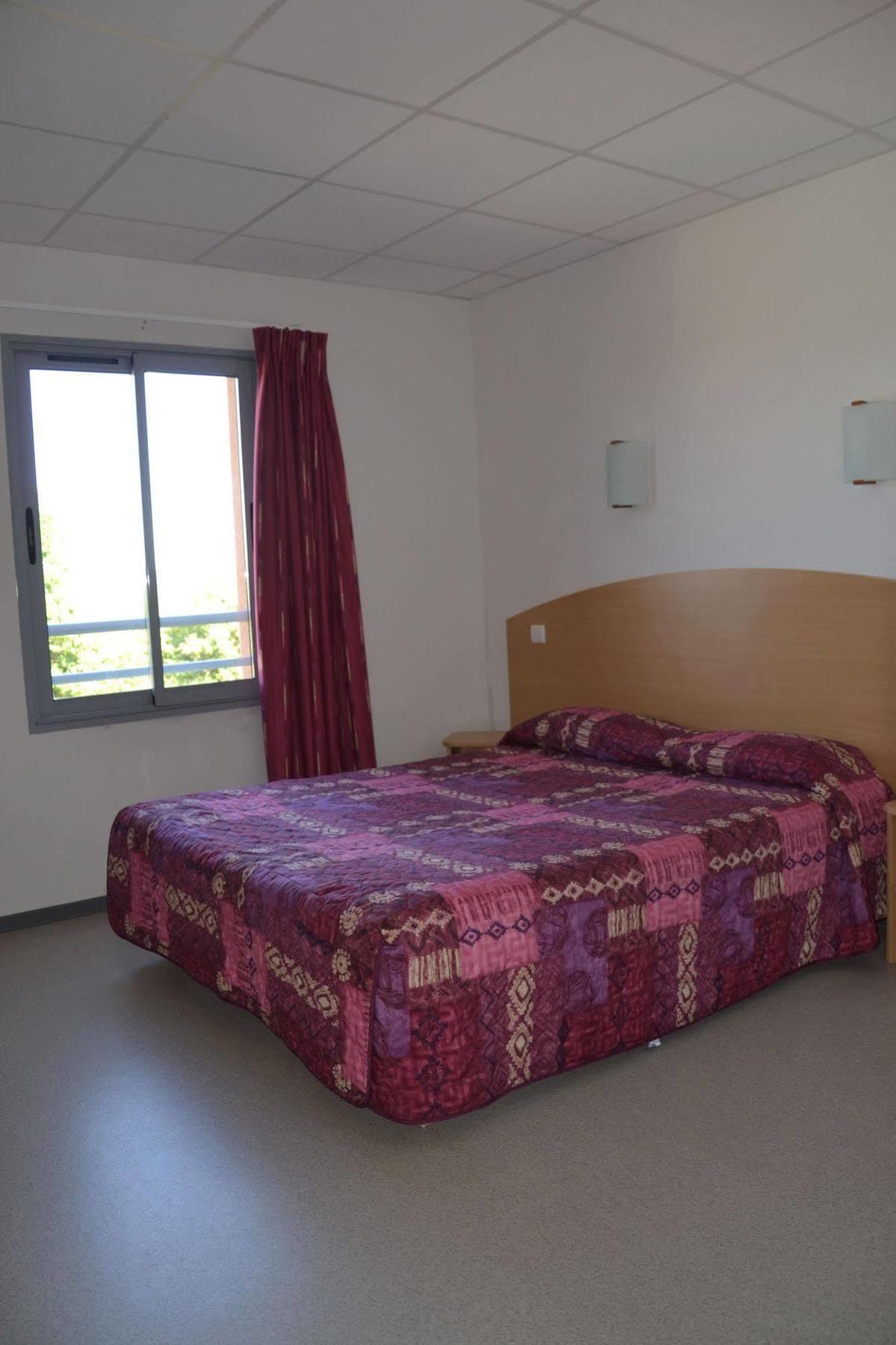 Au Perigord Noir Hotel Hautefort Екстериор снимка