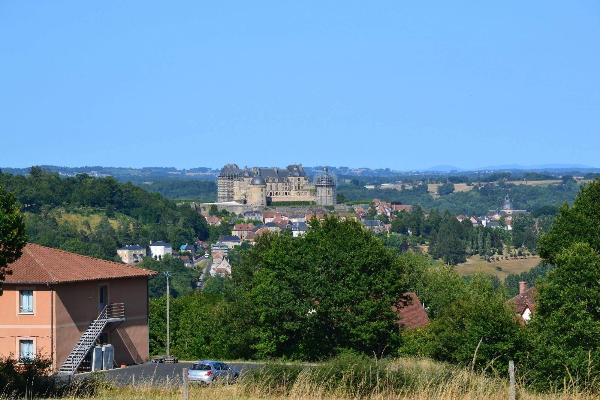 Au Perigord Noir Hotel Hautefort Екстериор снимка