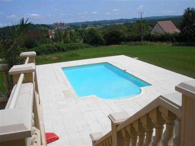Au Perigord Noir Hotel Hautefort Екстериор снимка